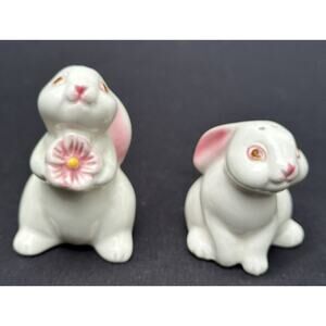 Vintage 1983 Avon Pair of Bunny Salt & Pepper Shakers Ceramic Super Cute! 7O